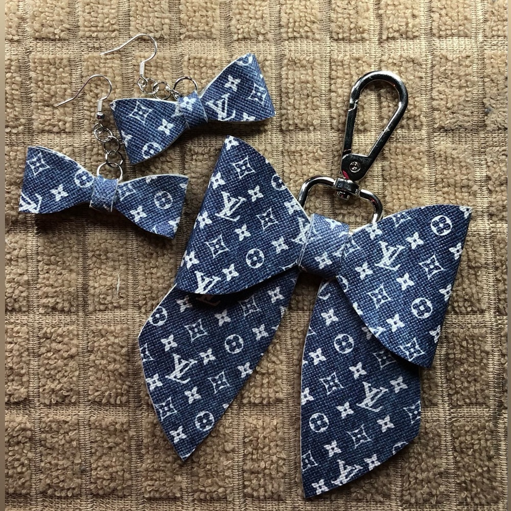 Large keychain bow w/ matching earrings